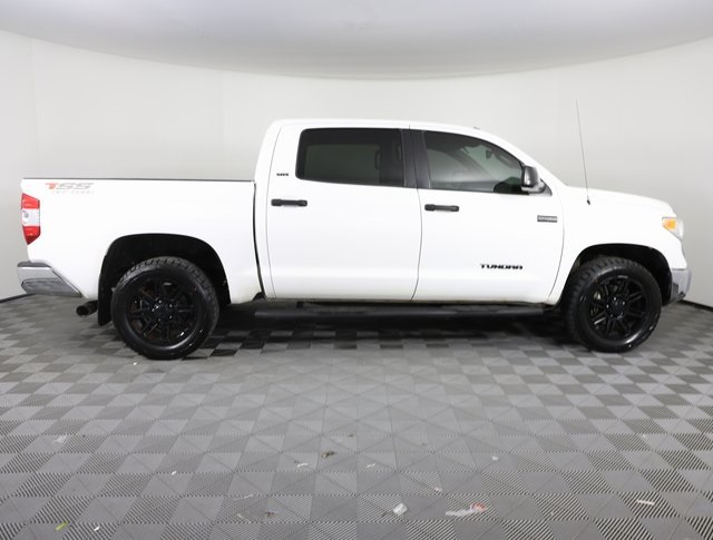 2017 Toyota Tundra SR5 photo 4