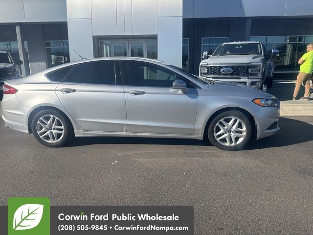 2013 Ford Fusion SE photo 2