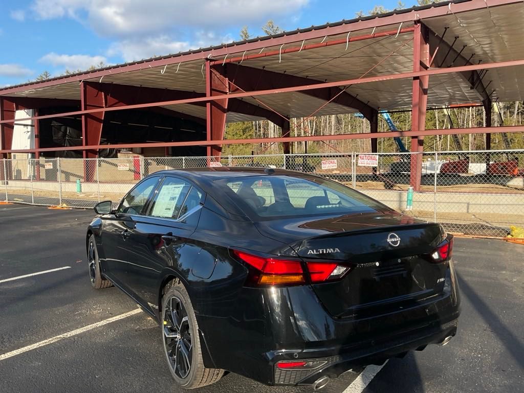 2025 Nissan Altima 2.5 SR photo 4