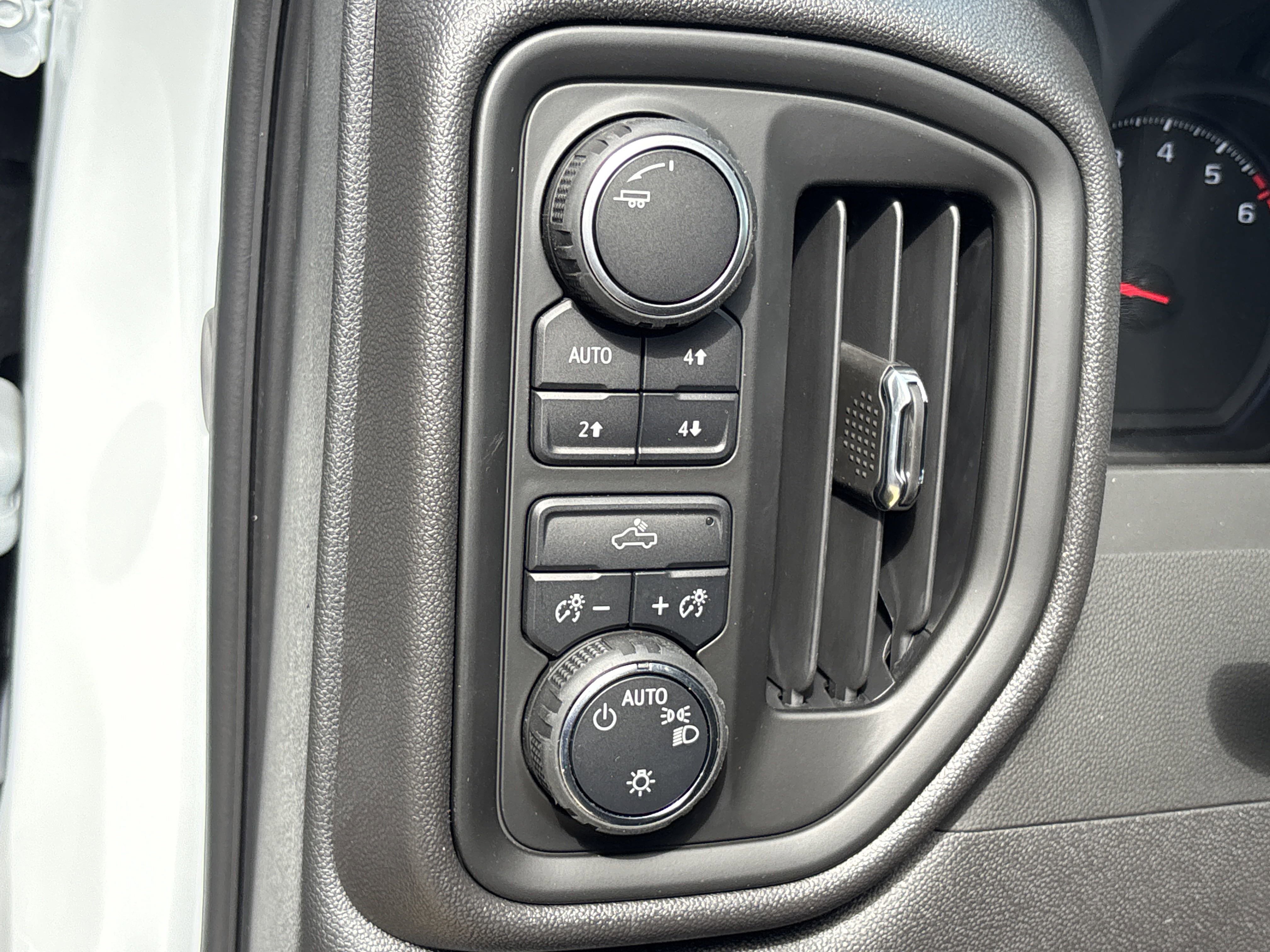 2025 Chevrolet Silverado 1500 Custom Trail Boss photo 9
