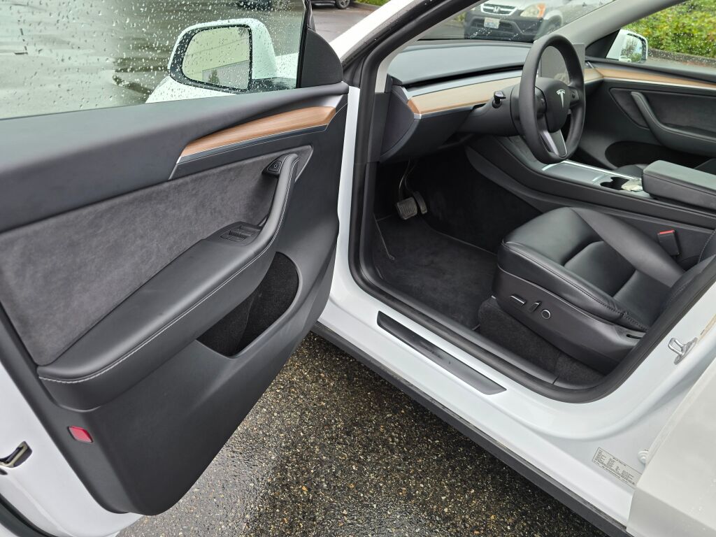 2023 Tesla Model Y Long Range photo 20