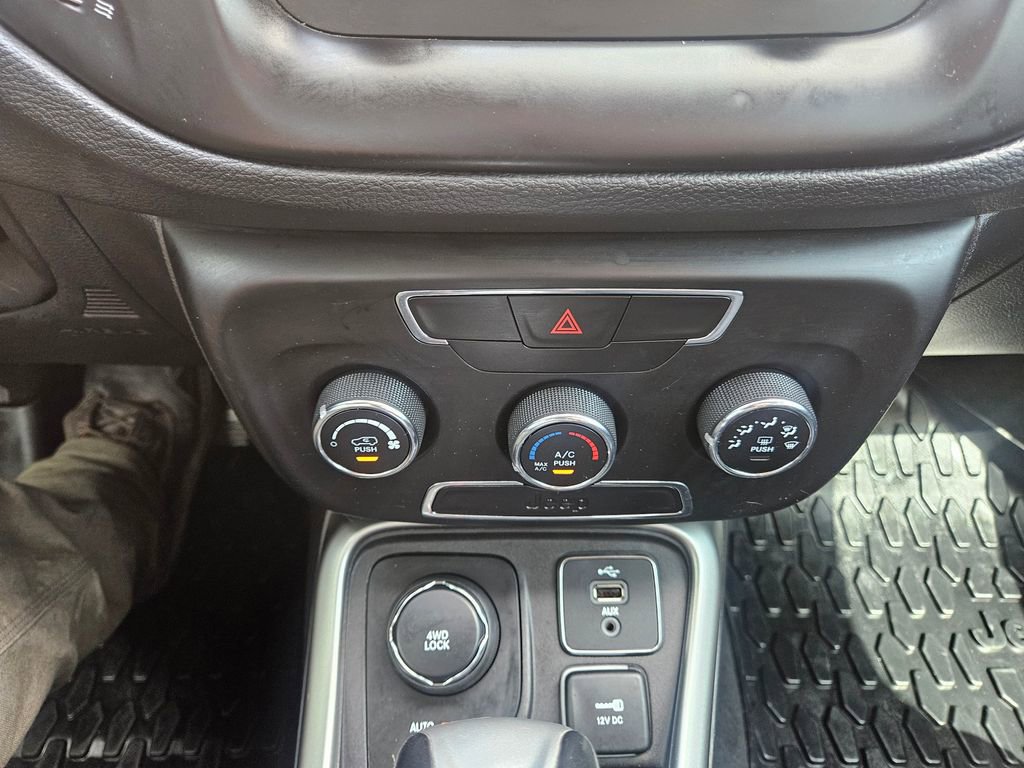 2018 Jeep Compass Latitude photo 12