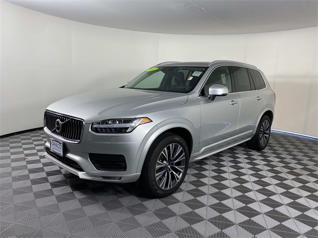 2022 Volvo XC90 T6 Momentum photo 3