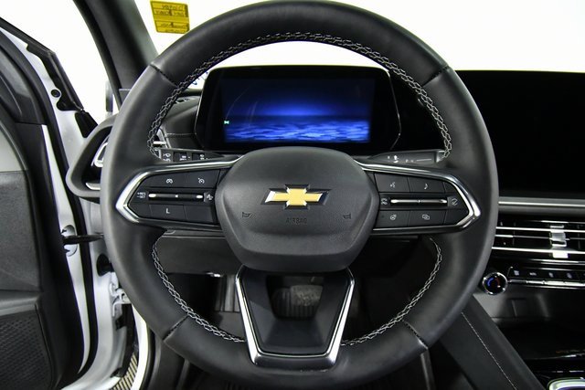 2024 Chevrolet Traverse photo 2