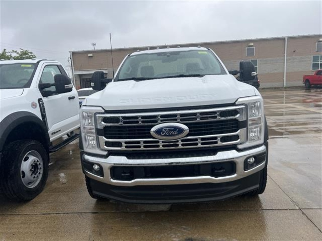 2025 Ford F-600 photo 2