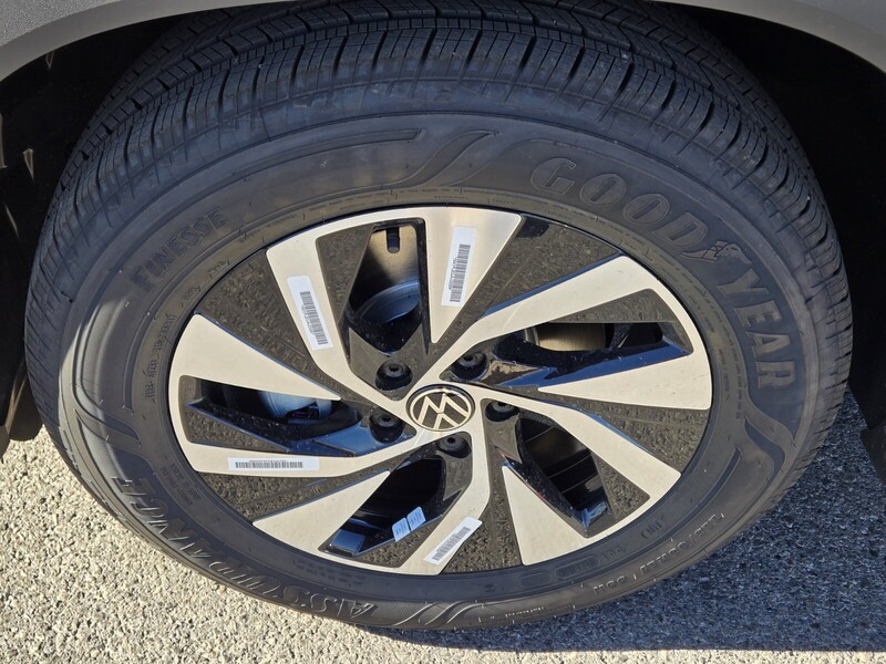 2026 Volkswagen Tiguan S photo 4