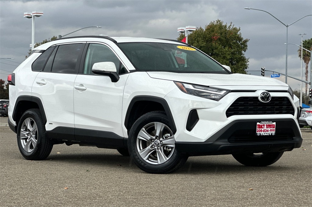 2025 Toyota RAV4 Hybrid XLE photo 2