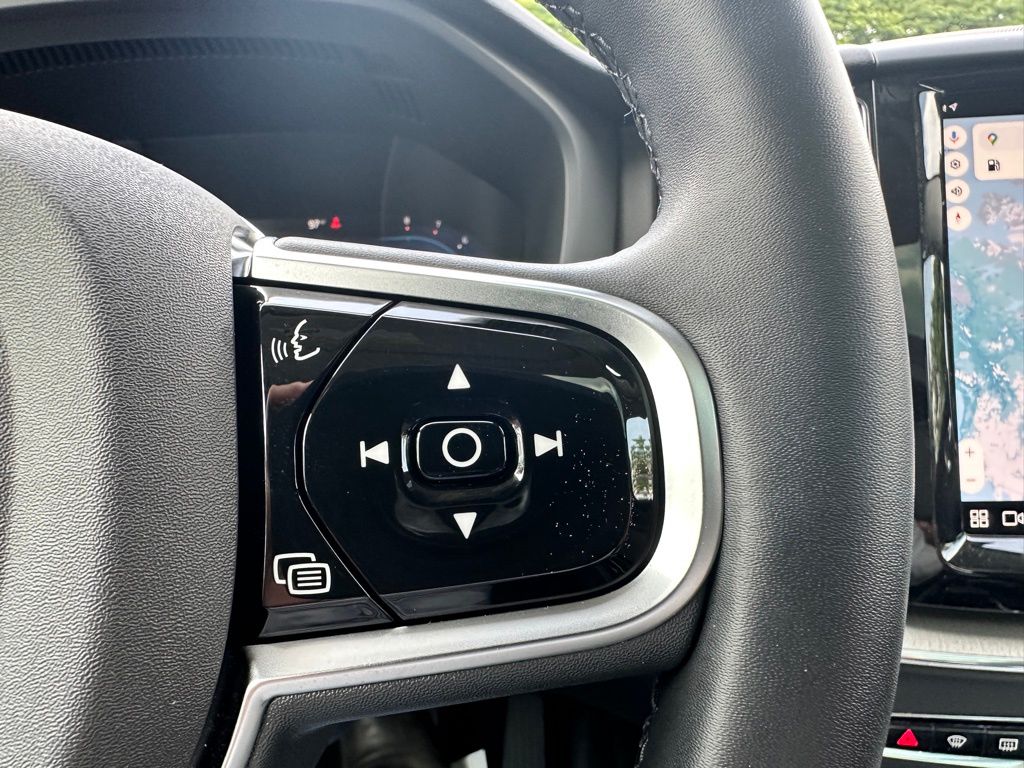 2025 Volvo XC60 B5 Plus photo 21