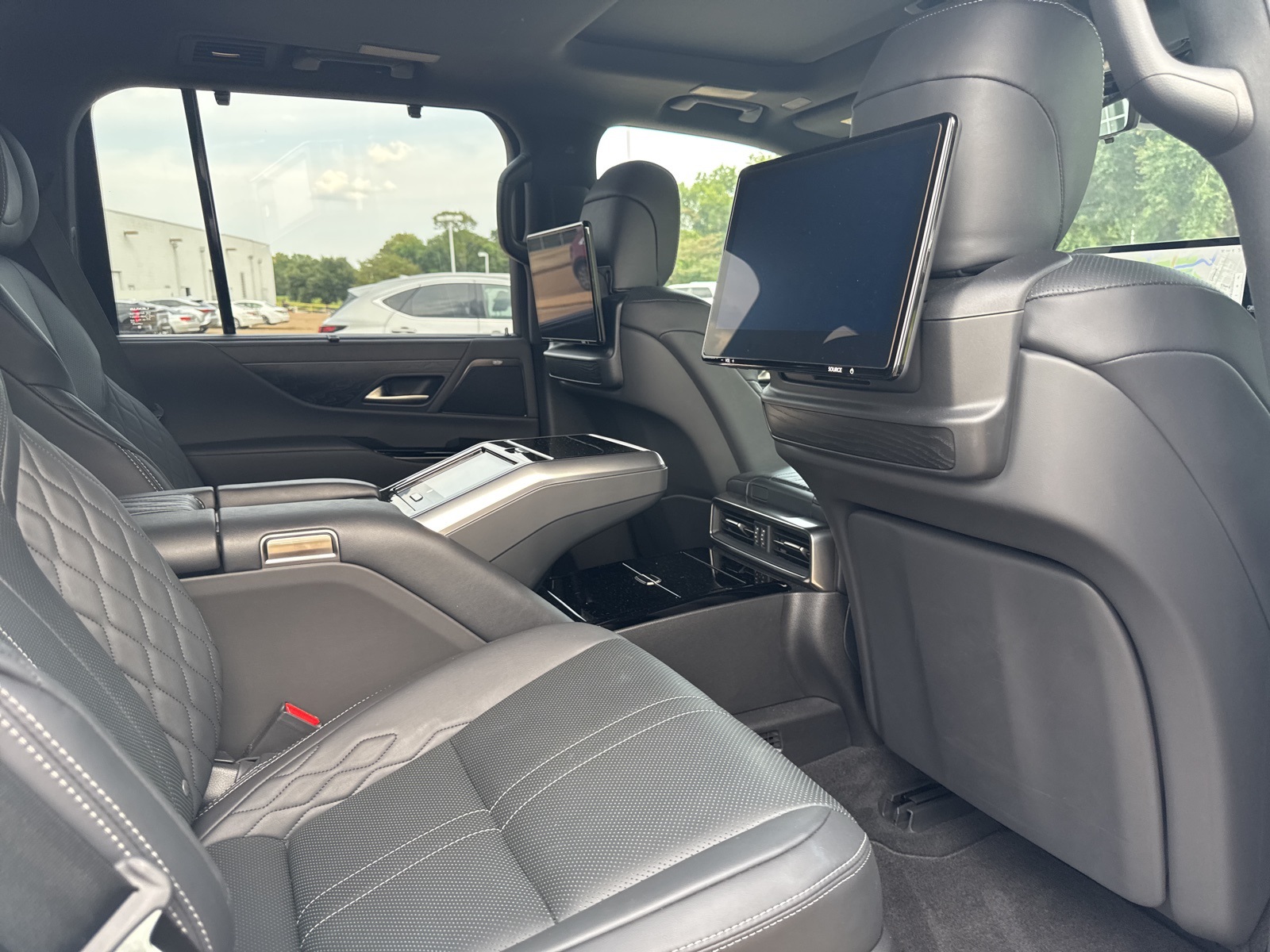 2022 Lexus LX 600 Ultra Luxury photo 32