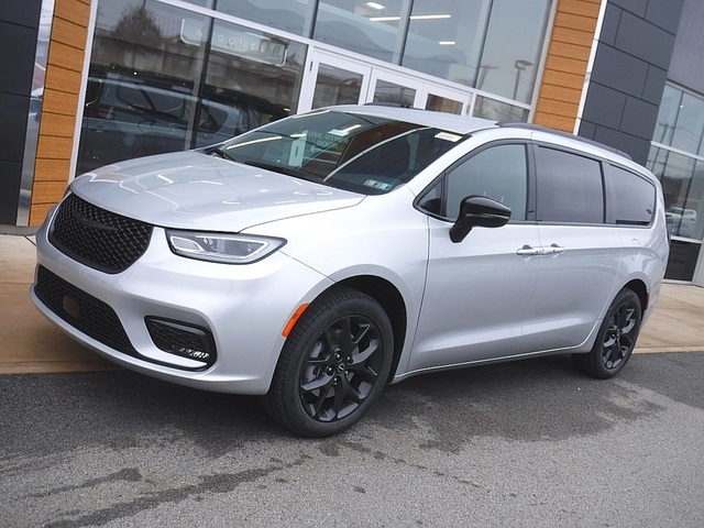 2026 Chrysler Pacifica Select's photo