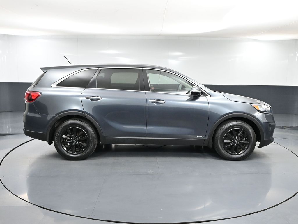 2020 Kia Sorento LX photo 3