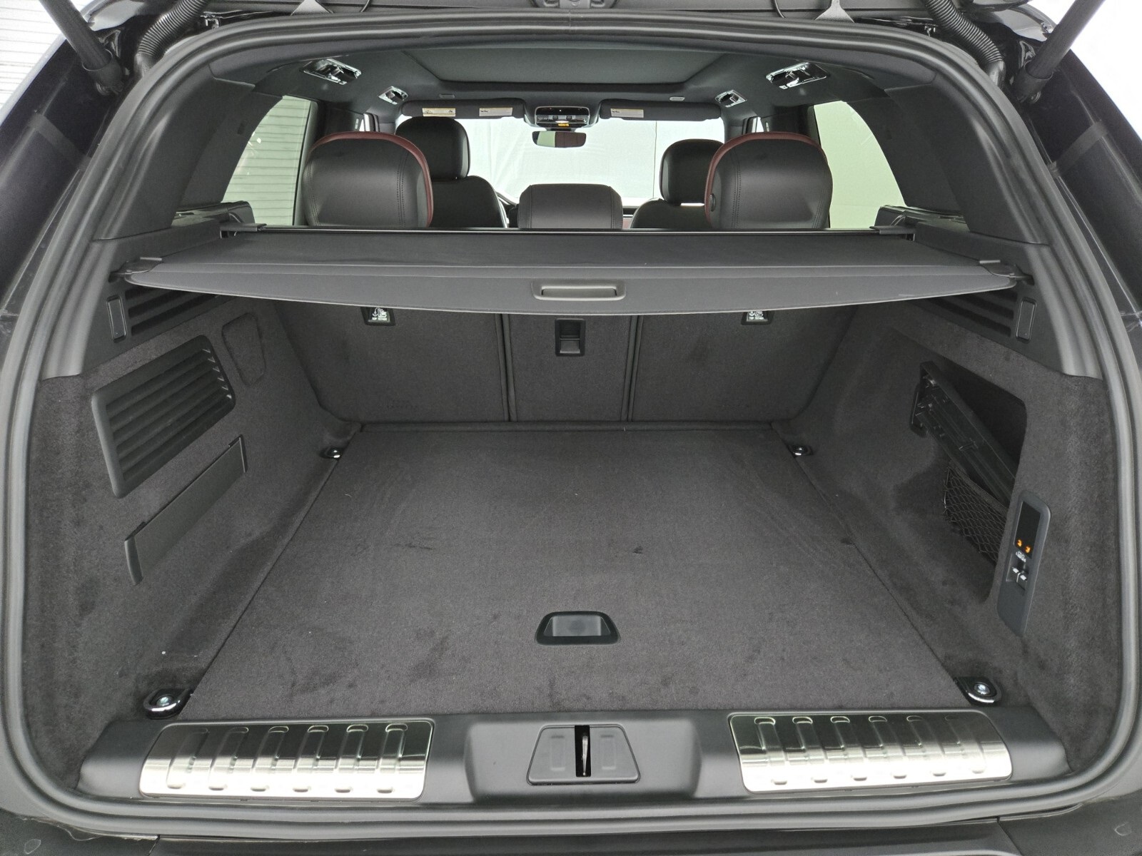 2025 Land Rover Range Rover Sport SE photo 12