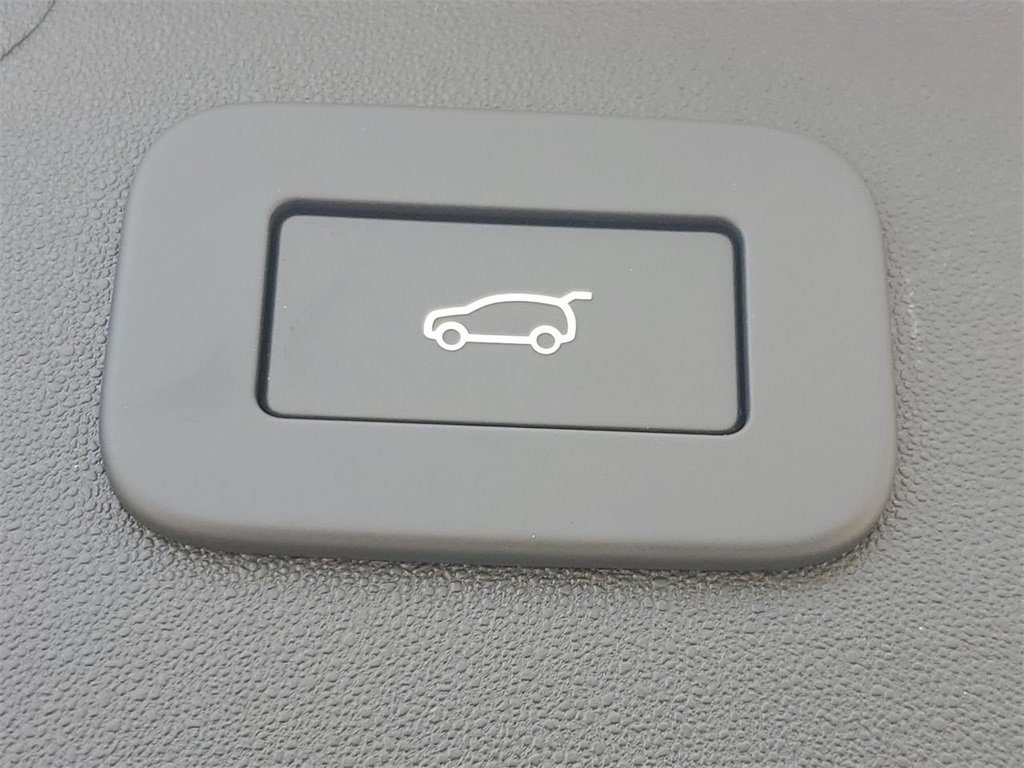 2025 Land Rover Discovery Sport SE photo 8