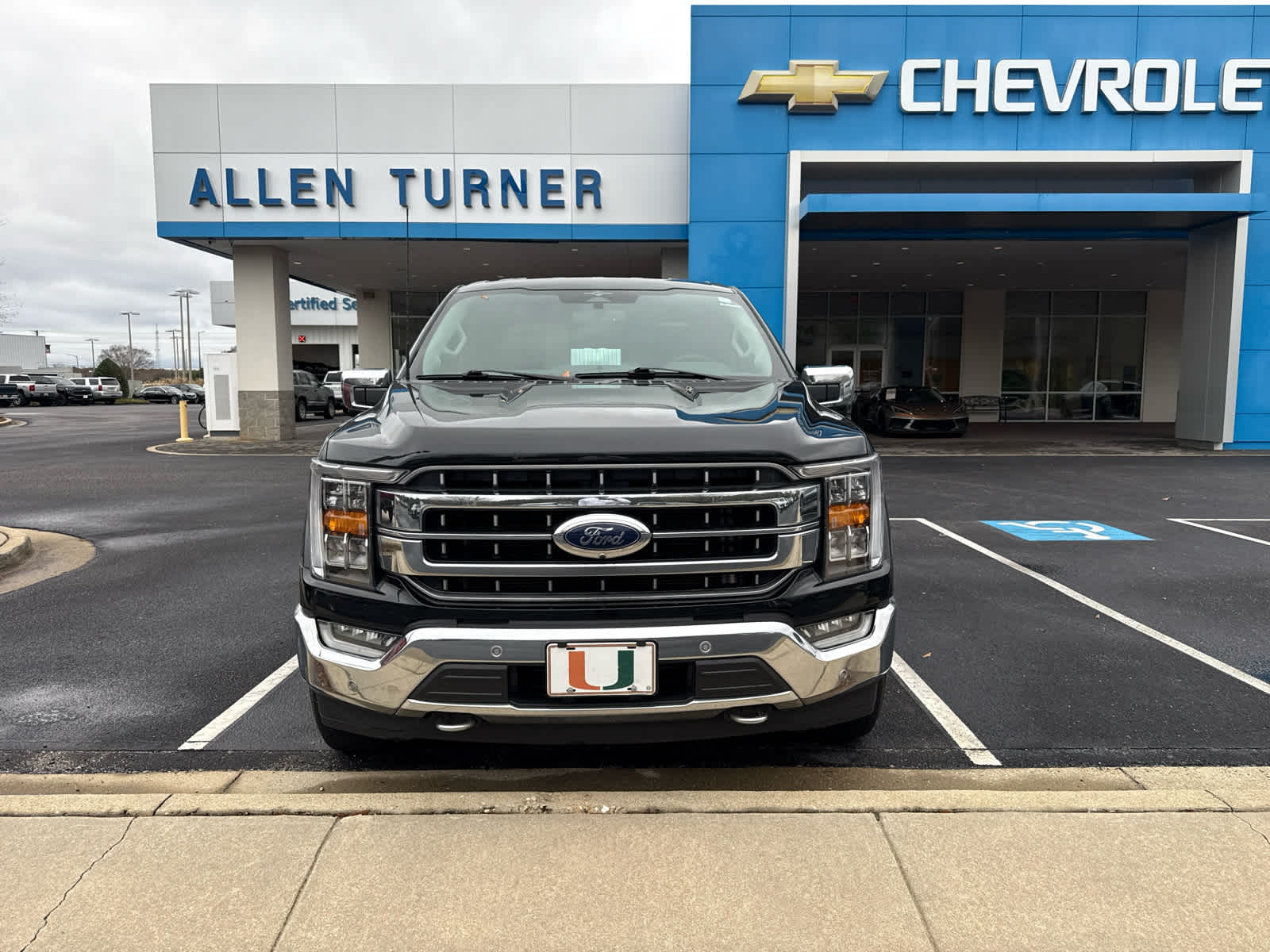 2023 Ford F-150 Lariat photo 2