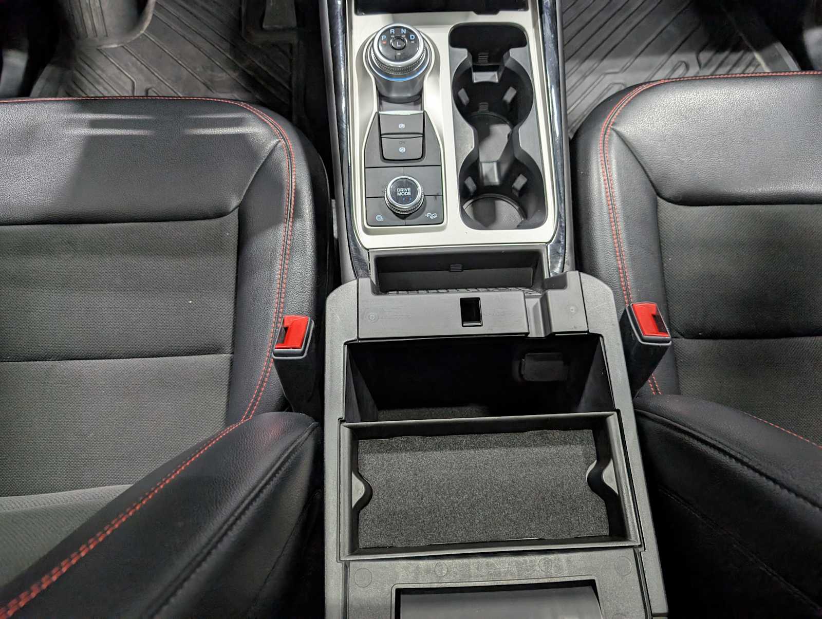 2022 Ford Explorer ST-Line photo 20