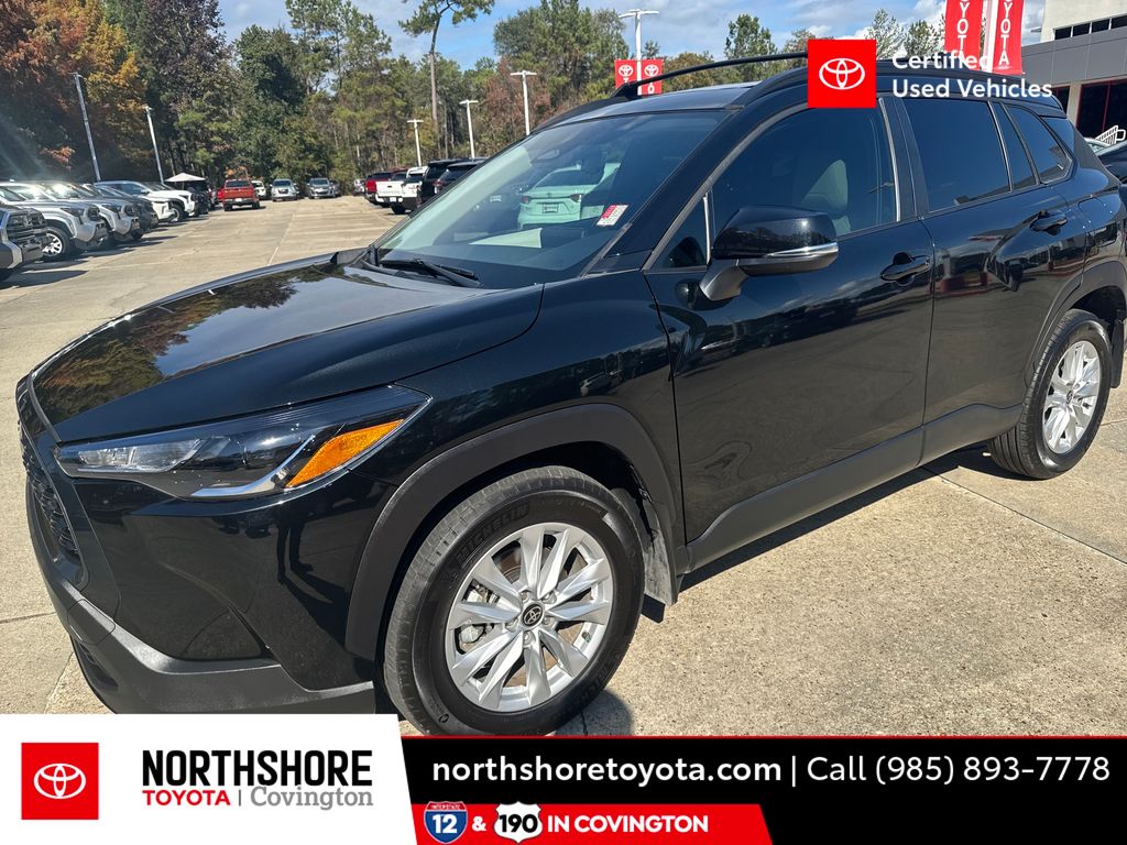 2025 Toyota Corolla Cross LE's photo