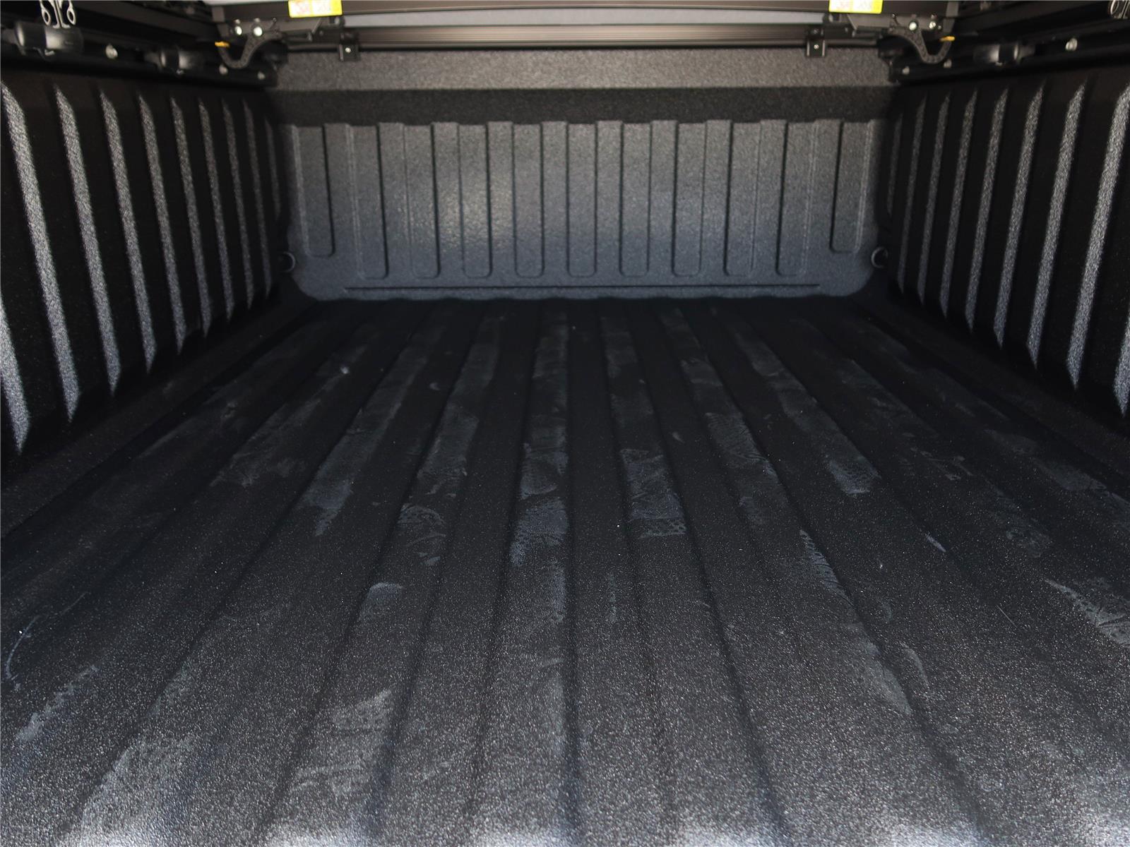 2025 Ram 1500 Longhorn photo 3