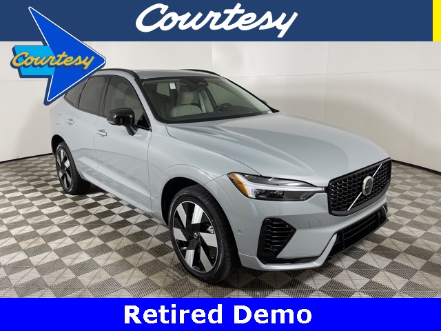 2025 Volvo XC60 Plus's photo