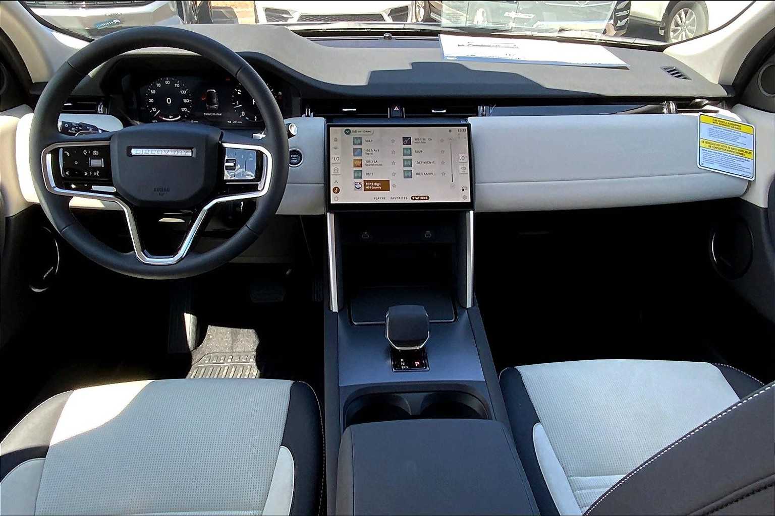2025 Land Rover Discovery Sport S photo 5
