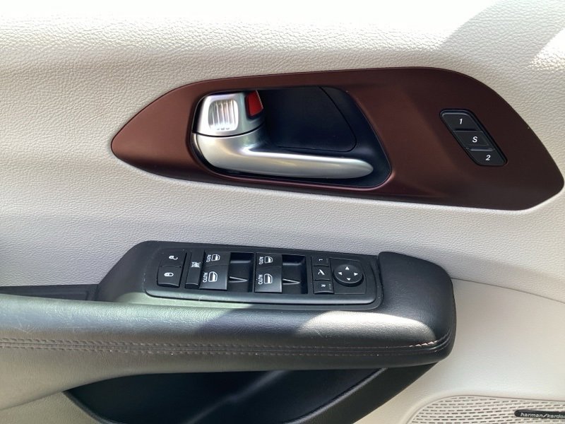 2018 Chrysler Pacifica Limited photo 16