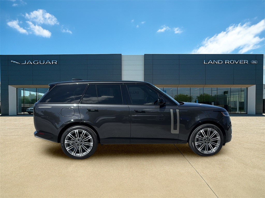 2025 Land Rover Range Rover SE photo 6