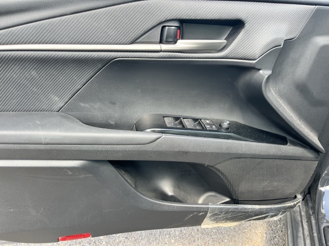 2025 Toyota Camry SE photo 9