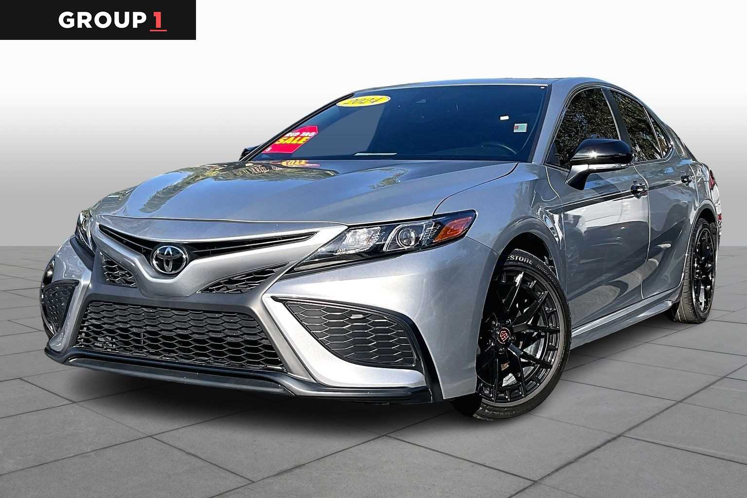 2024 Toyota Camry SE's photo