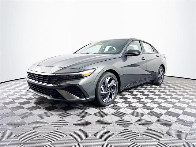 2025 Hyundai Elantra SEL Sport photo 2