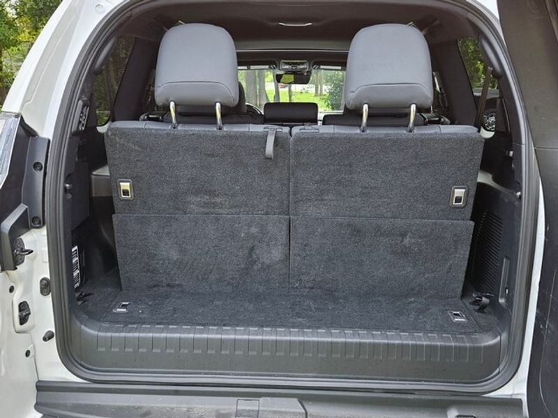 2023 Lexus GX 460 Premium photo 11