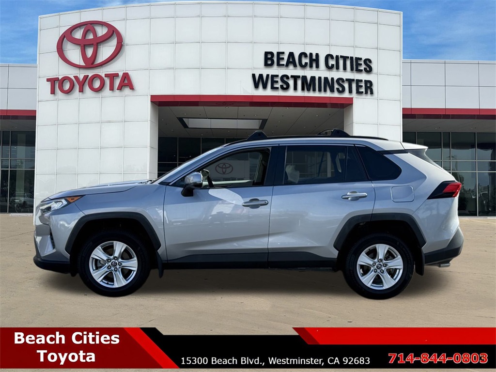 2020 Toyota RAV4 XLE photo 2