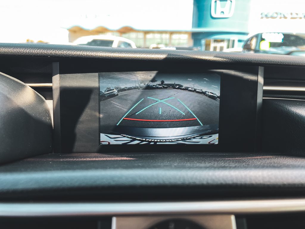 2016 Lexus IS 200t photo 19