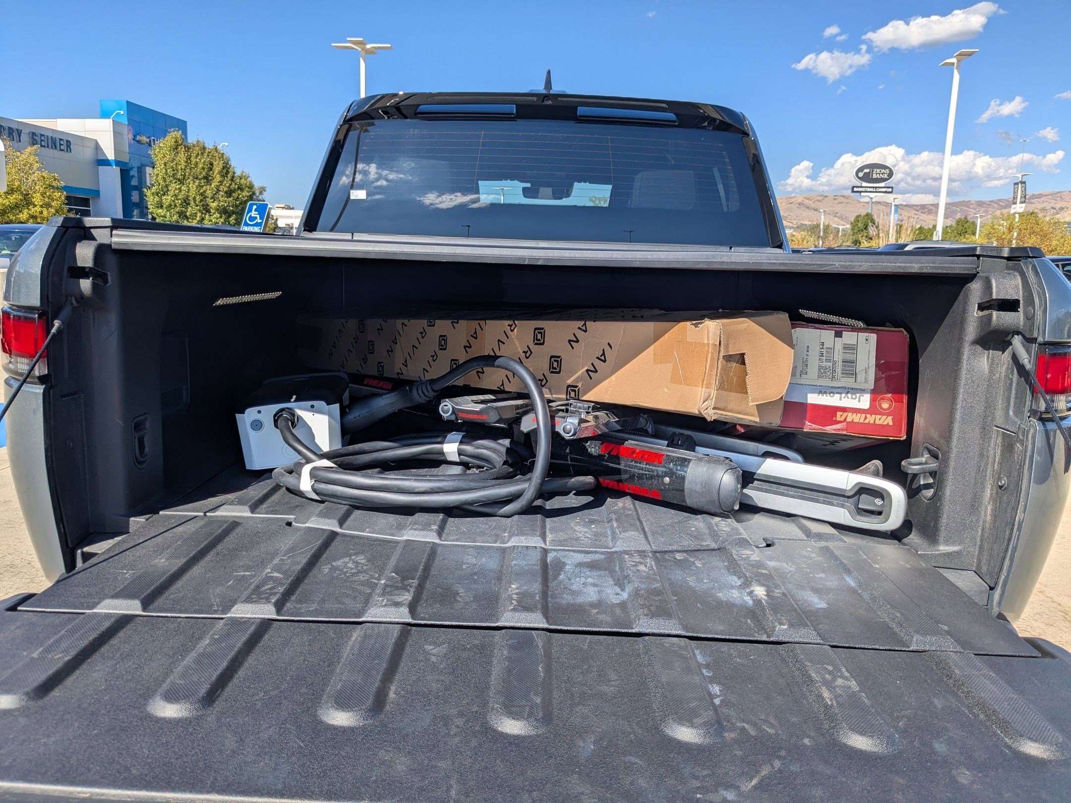 2022 Rivian R1T Adventure photo 21