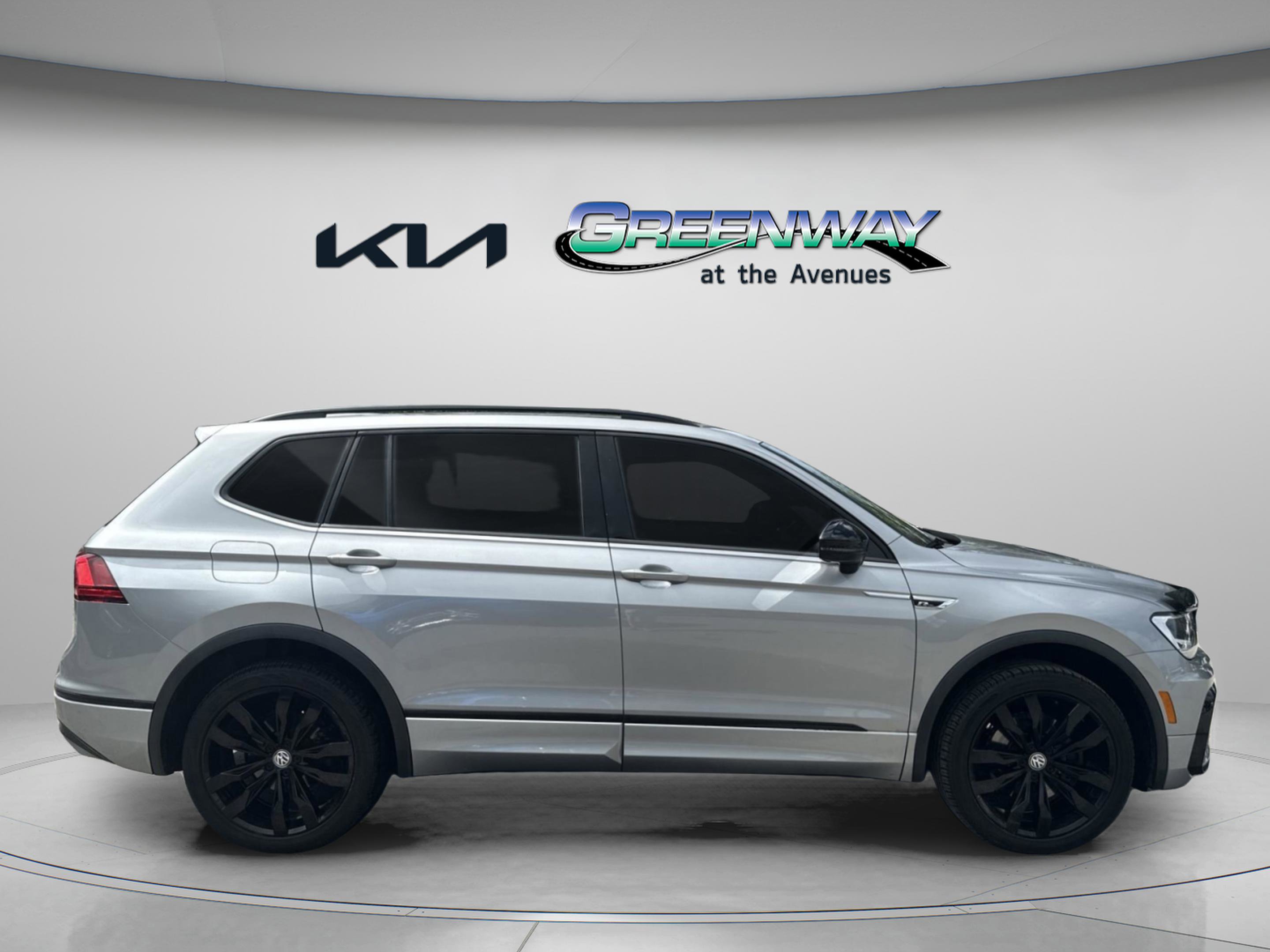 2020 Volkswagen Tiguan SE R-Line Black photo 4