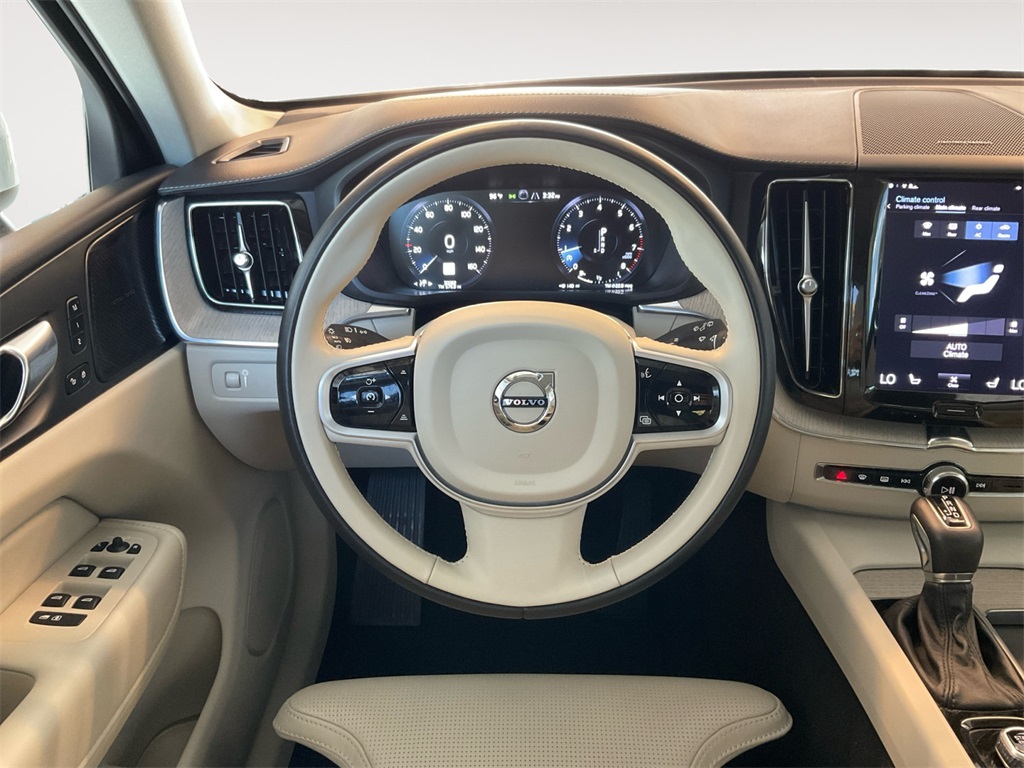 2021 Volvo XC60 T5 Inscription photo 12