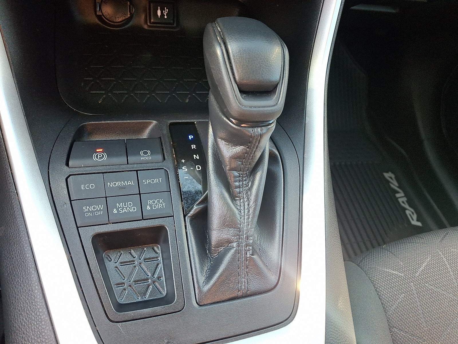 2019 Toyota RAV4 XLE photo 14