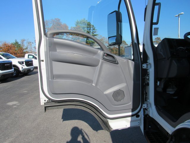2020 Isuzu NRR photo 8