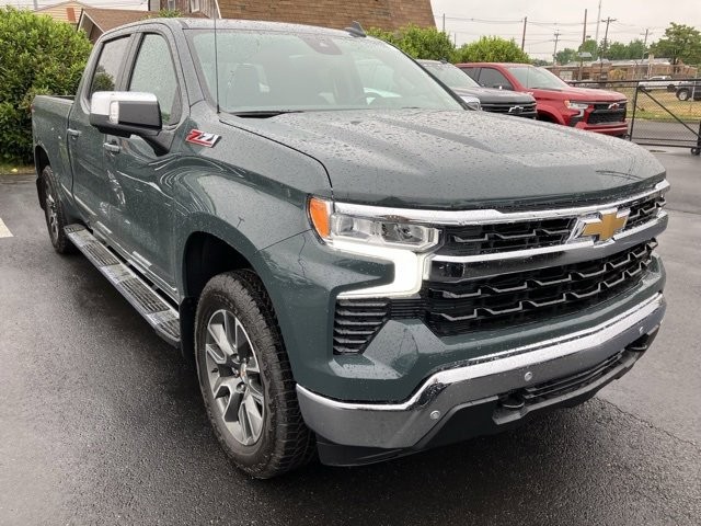 グリーンライト 2018 シルバラード 1500 ミッドナイト エディション 2018 Chevrolet® Silverado™ 1500 Z71 Crew Cab Pickup Truck