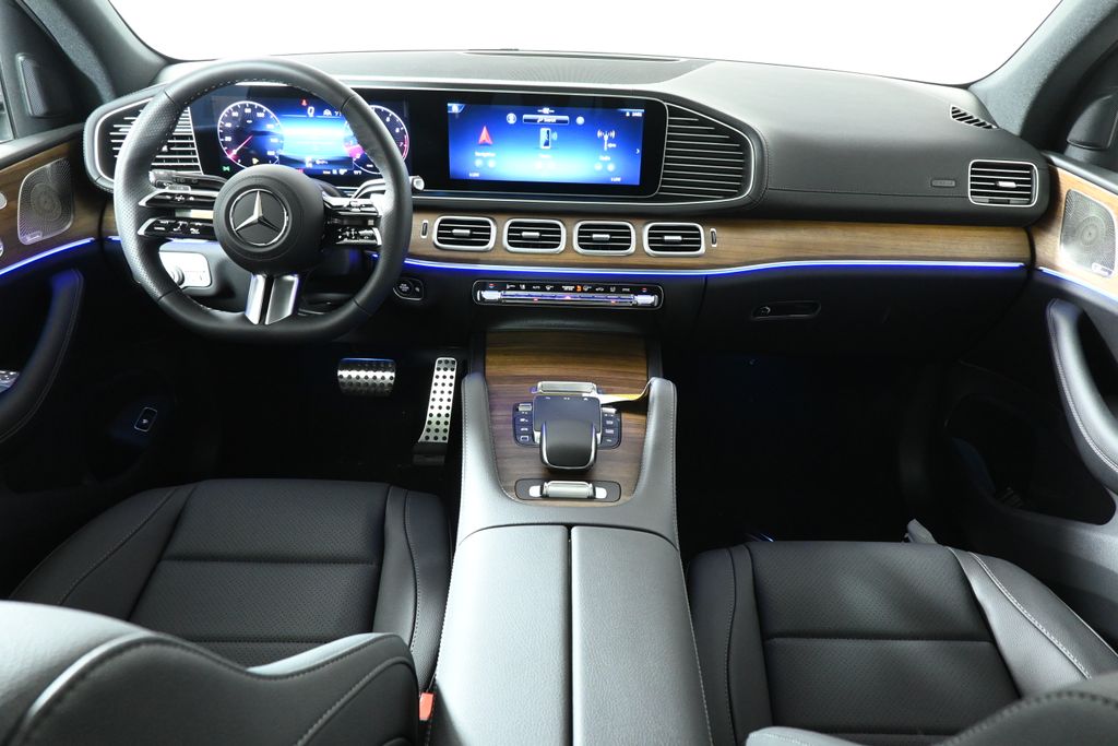 2025 Mercedes Benz GLS 450 4MATIC photo 3