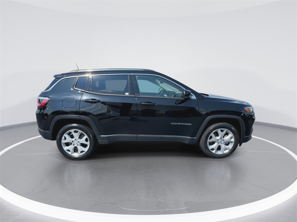 2022 Jeep Compass Limited photo 9
