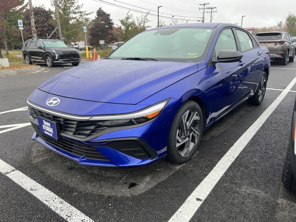 2025 Hyundai Elantra SEL Sport photo 3