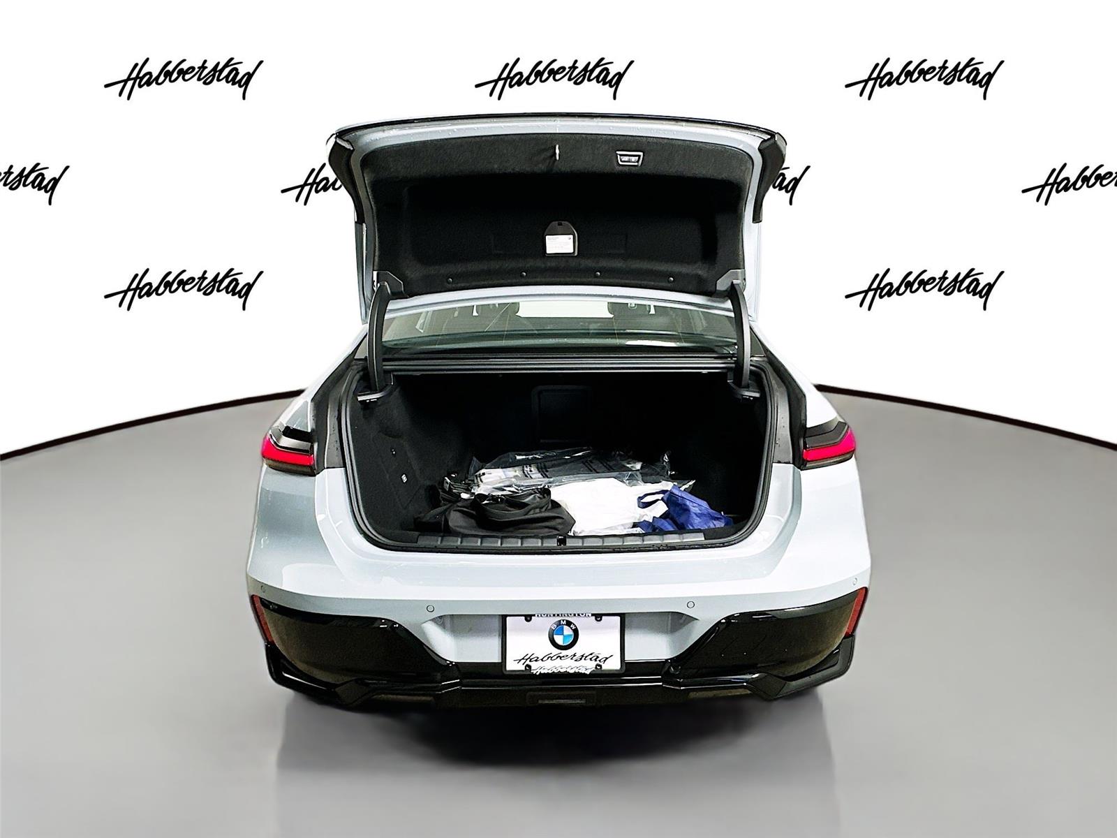 2026 Bmw 750e photo 24