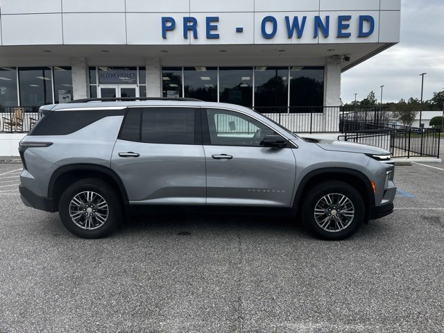 2025 Chevrolet Traverse photo 2