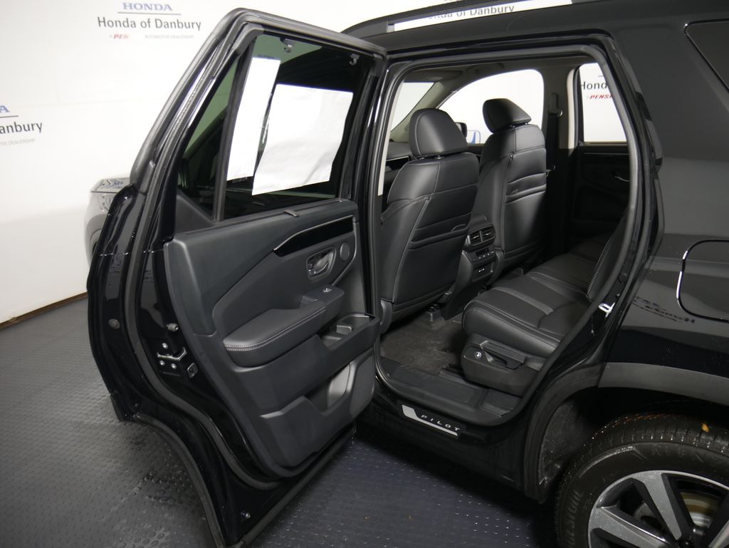 2025 Honda Pilot Touring photo 9