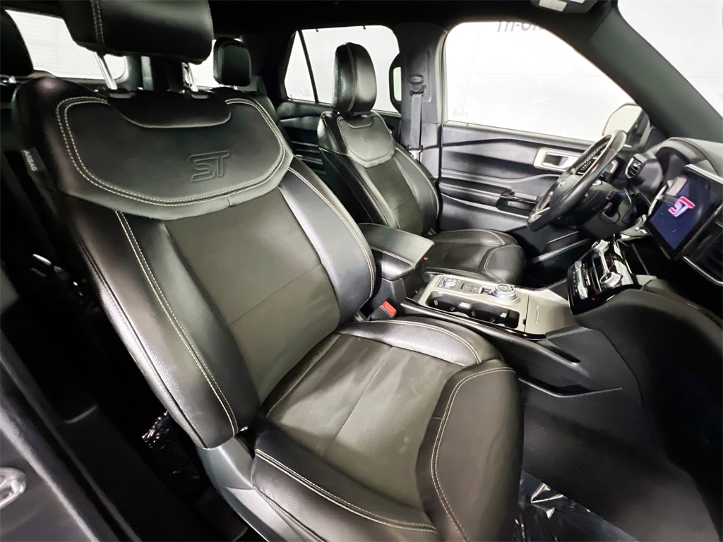 2022 Ford Explorer ST photo 18