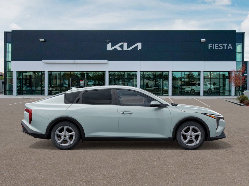 2025 Kia K4 LXS photo 7