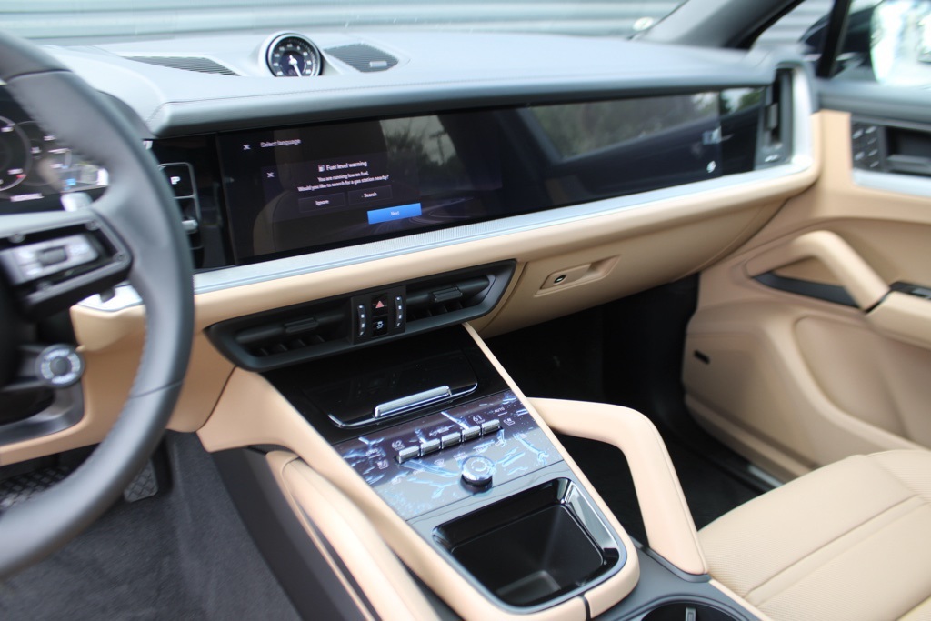 2026 Porsche Cayenne Coupe photo 27