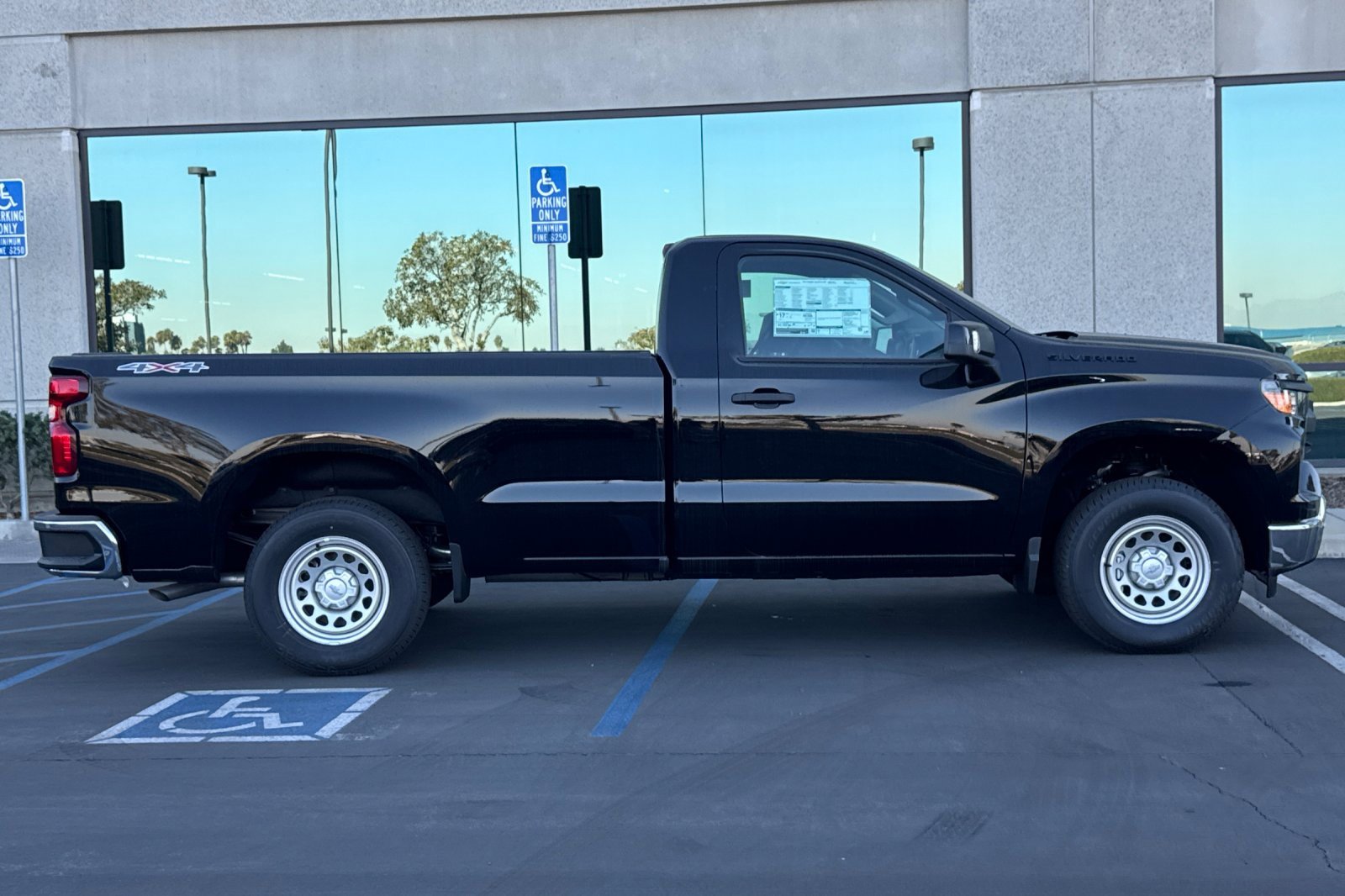 2025 Chevrolet Silverado 1500 photo 3