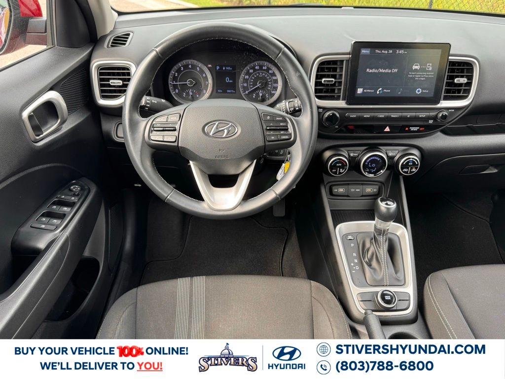 2022 Hyundai Venue SEL Limited photo 2