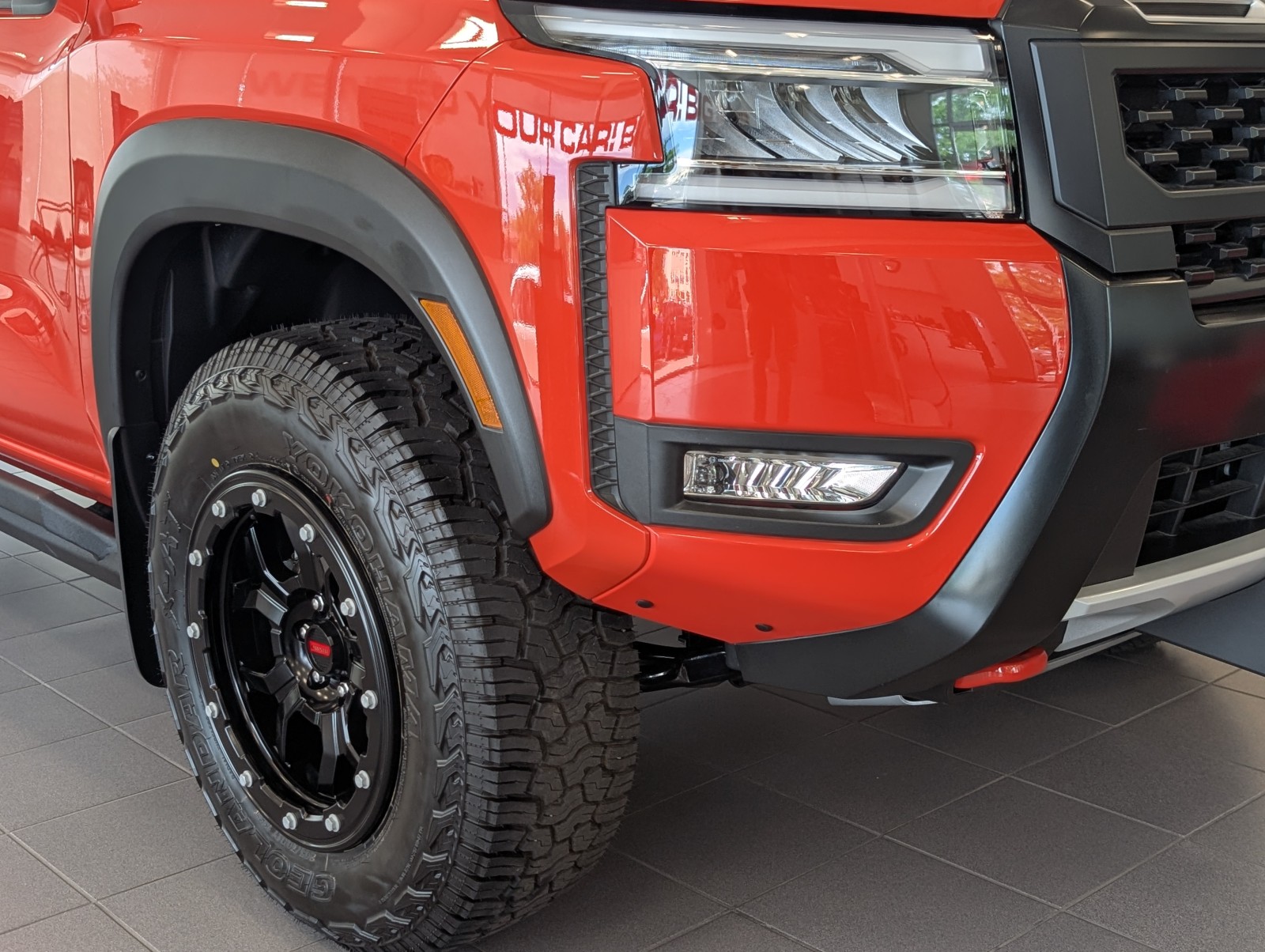 2025 Nissan Frontier PRO-4X photo 2