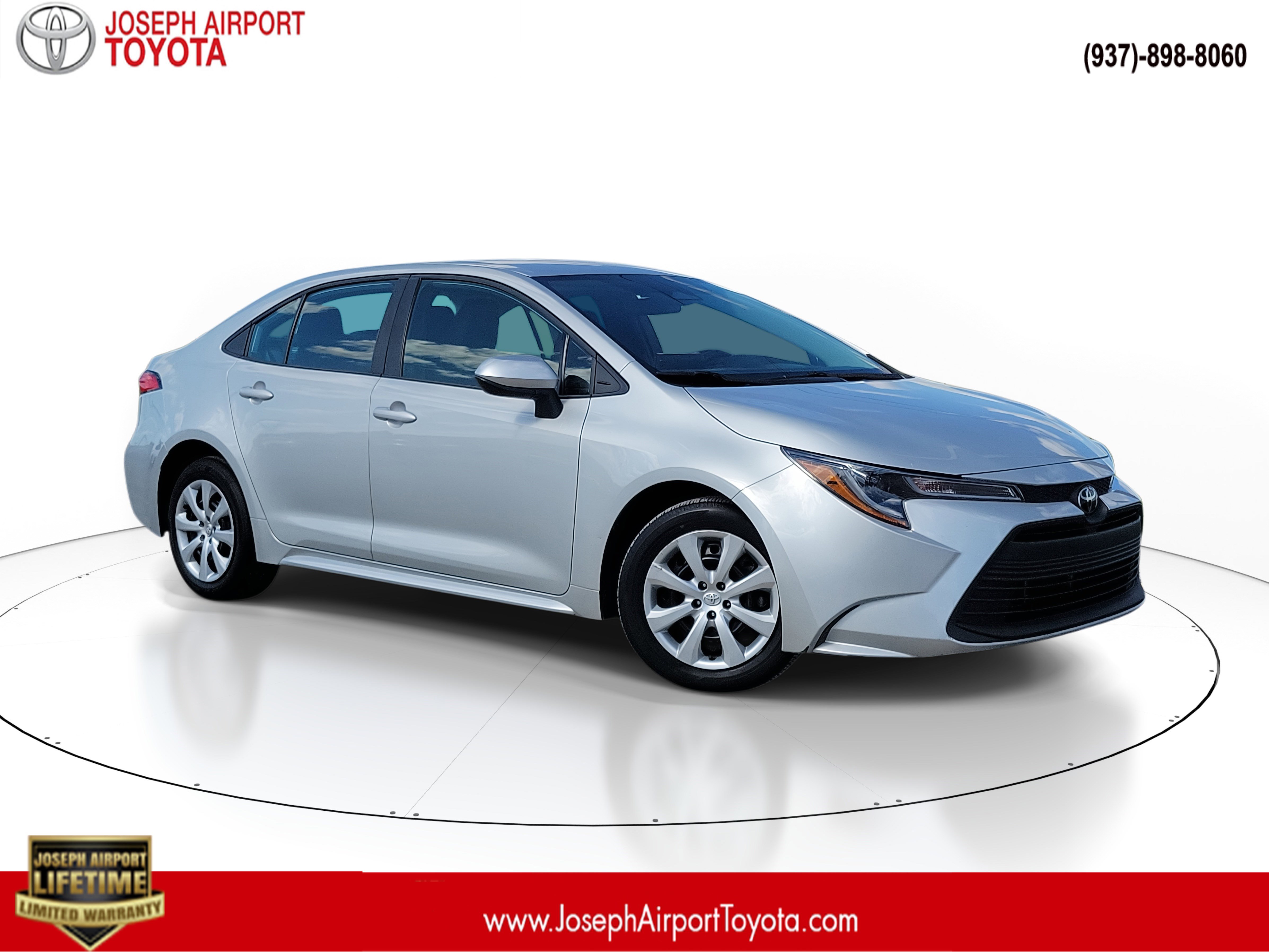 2024 Toyota Corolla LE's photo